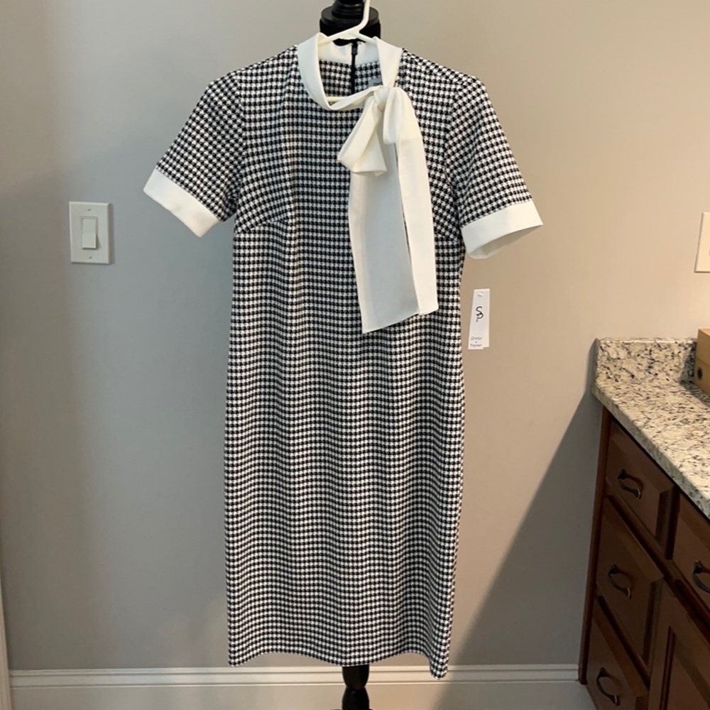 Brand new black and white short sleeve midi dress size 6